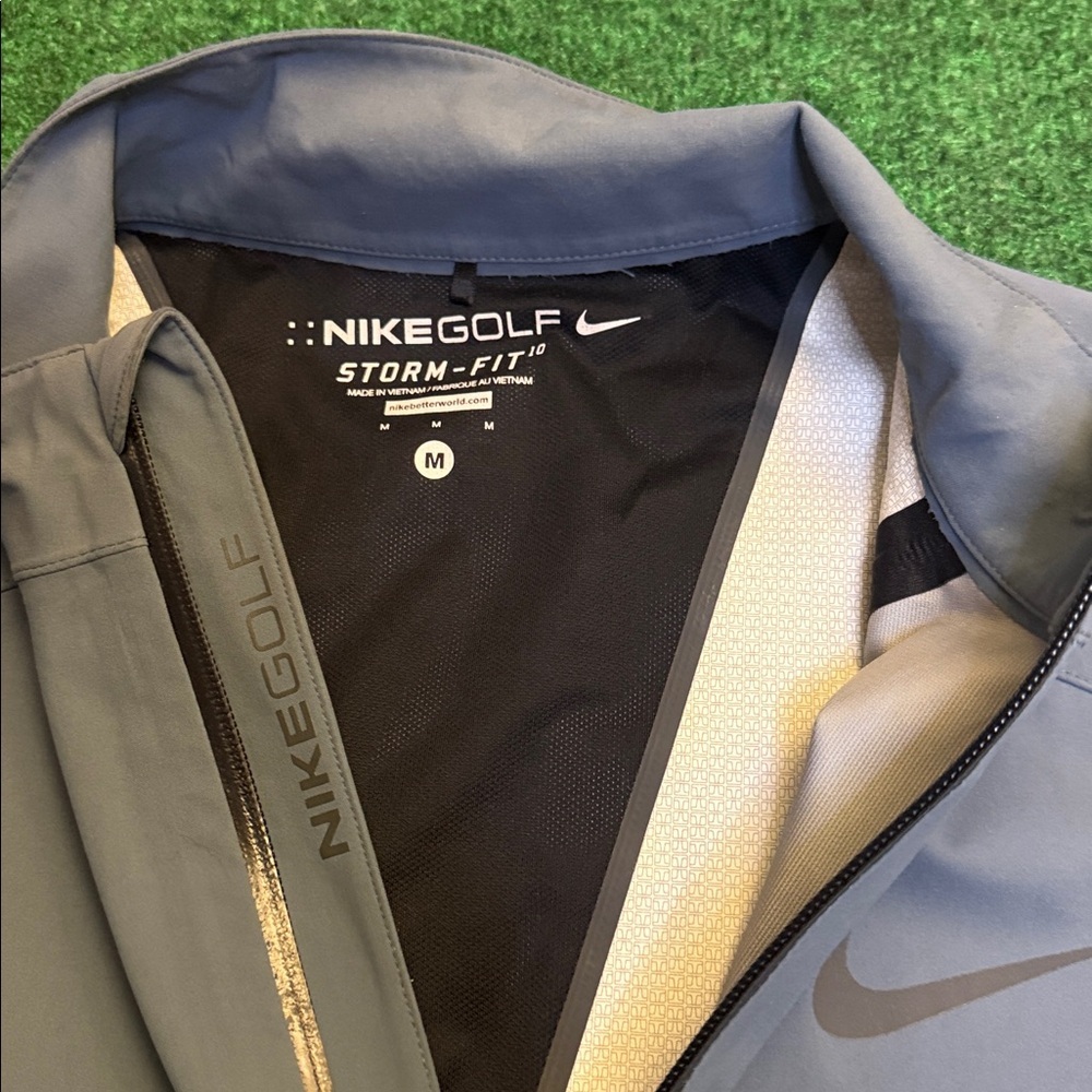 Nike Golf Storm-Fit Full Zip Weatherproof Jacket (Gray / Black Accents / Size M) - Picture 2 of 9